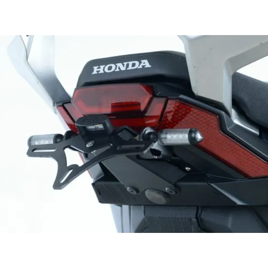 Черна стойка за номер R&G Racing монтирана на Honda X-ADV с вградени LED светлини и стоков стоп