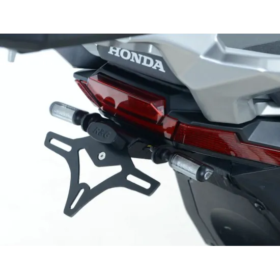 Черна стойка за номер R&G Racing монтирана на Honda X-ADV с вградени LED светлини и стоков стоп