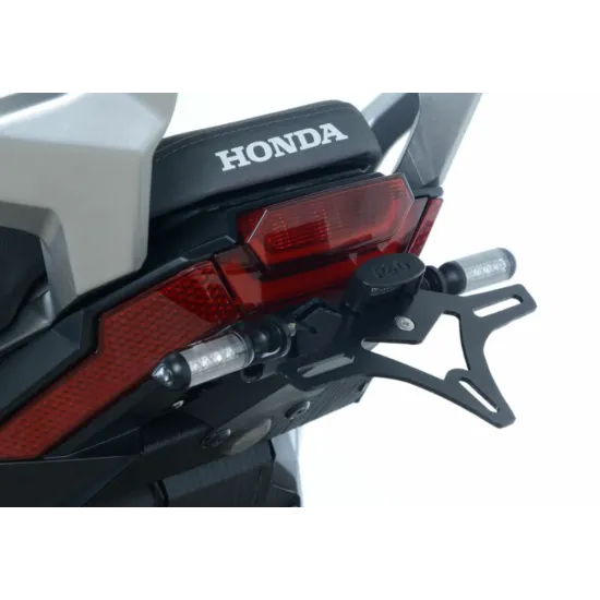 Черна стойка за номер R&G Racing монтирана на Honda X-ADV с вградени LED светлини и стоков стоп