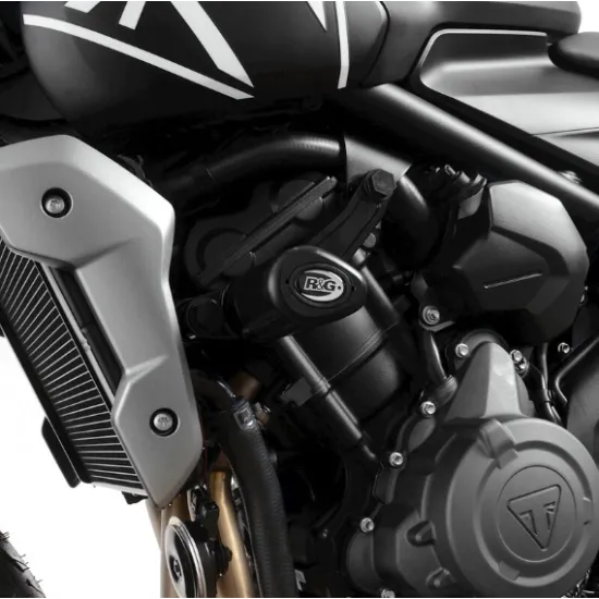 Черни краш тапи R&G Racing Aero монтирани на Triumph Trident 660 с видим R&G лого и аеродинамична капковидна форма