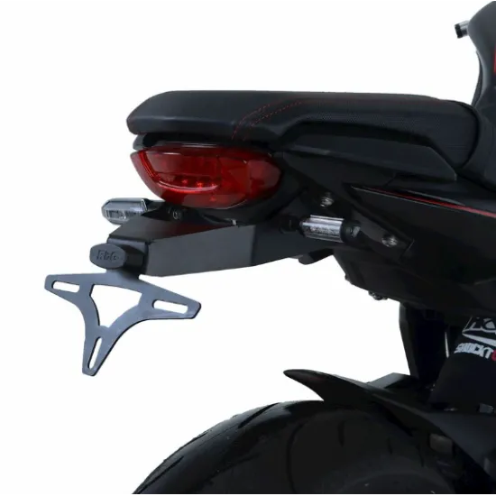 Черна стойка за номер R&G Racing на Honda CB650R с вградена LED светлина и компактна рамка за табела, изглед отляво