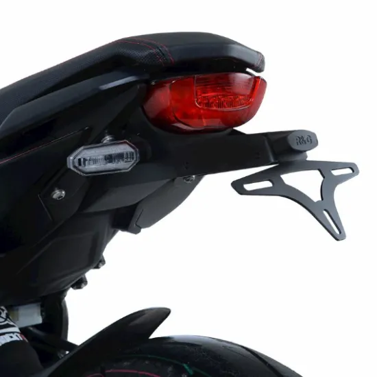 Черна стойка за номер R&G Racing на Honda CB650R с вградена LED светлина и компактна рамка за табела, изглед отляво