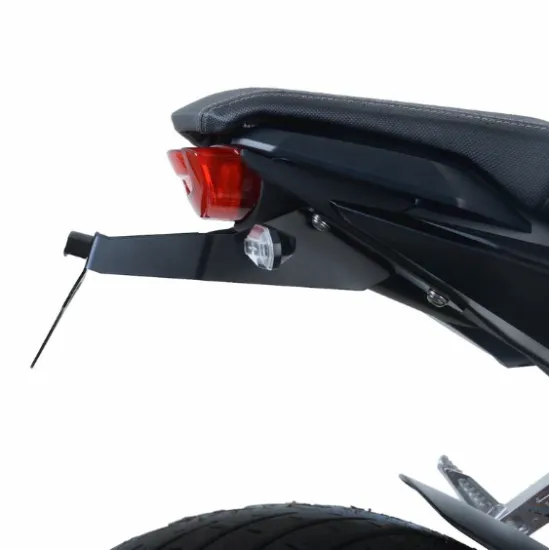 Черна стойка за номер R&G Racing на Honda CB650R с вградена LED светлина и компактна рамка за табела, изглед отляво