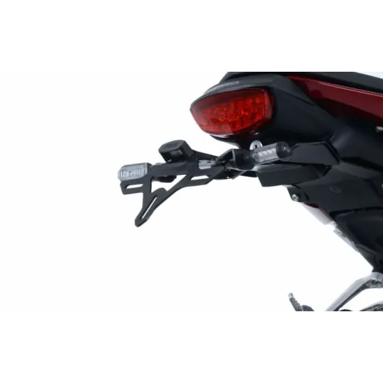 Черна стойка за номер R&G Racing монтирана на Honda CB125R, с компактни LED мигачи и вградено осветление за табела