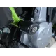 Черни краш тапи R&G Racing с капковидна форма монтирани на зелена рамка на Kawasaki Z650, показващи R&G лого и скрити фитинги