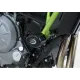Черни краш тапи R&G Racing с капковидна форма монтирани на зелена рамка на Kawasaki Z650, показващи R&G лого и скрити фитинги
