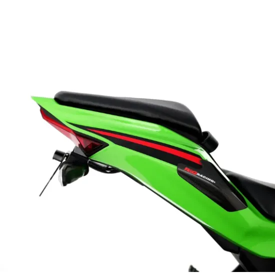Черна стоманена стойка за номер R&G Racing, монтирана на зелена Kawasaki ZX-4R, с вградена LED светлина и малки LED мигачи
