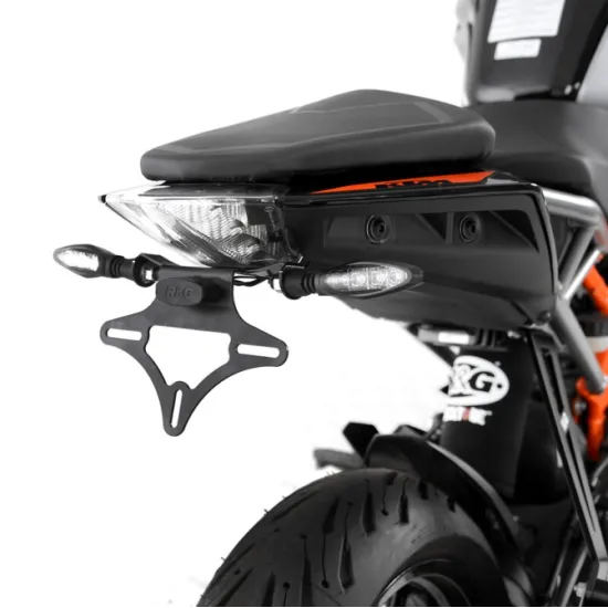 R&G Racing алуминиева стойка за номер с два LED мигача и рамка за табела, монтирана на KTM Duke 390 2022