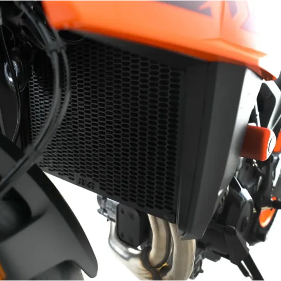 Черен алуминиев протектор за радиатор R&G Racing PRO с honeycomb решетка, монтиран на KTM Duke 990 в оранжево