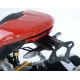Черна стойка за номер R&G Racing монтирана на червен Ducati Monster 1200S, видими OEM мигачи и LED осветление за номер
