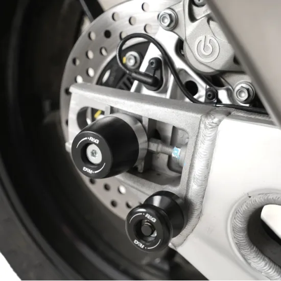 Черни краш тапи R&G Racing конусовидна форма монтирани на ост задно окачване Aprilia Tuono с дискова спирачка