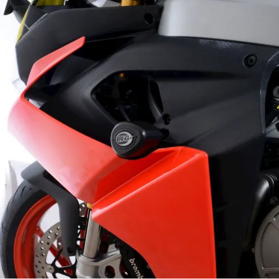 Черни краш тапи R&G Racing Aero монтирани на червено-черен обтекател на Aprilia RS660 с видимо лого R&G върху бобината