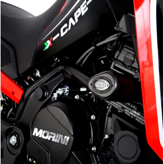 Черна краш тапа R&G Racing Aero с форма на сълза, хромиран медальон с лого и стоманена монтажна скоба с два болта