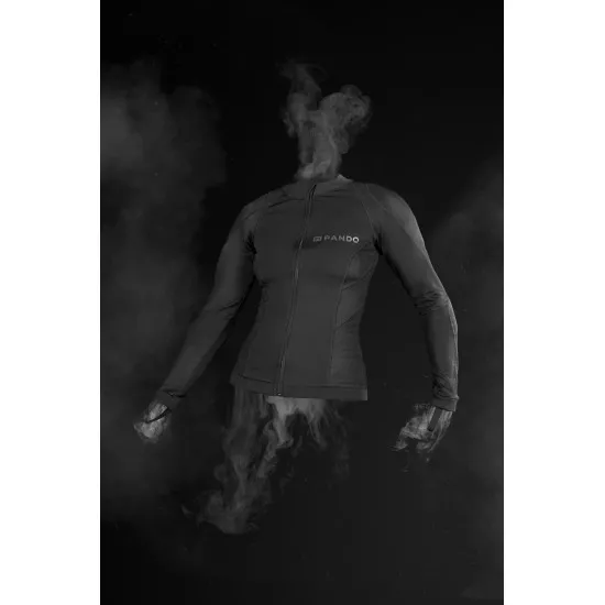 Черна мотоциклетна защитна риза Pando Moto Shell UH 03 с ципов затвор, mesh панели по ръкавите и лого на гърдите, показана с