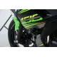 Черни краш тапи R&G Racing Aero монтирани на зелено-черна Kawasaki Ninja 400, видими до страничната обтекалка
