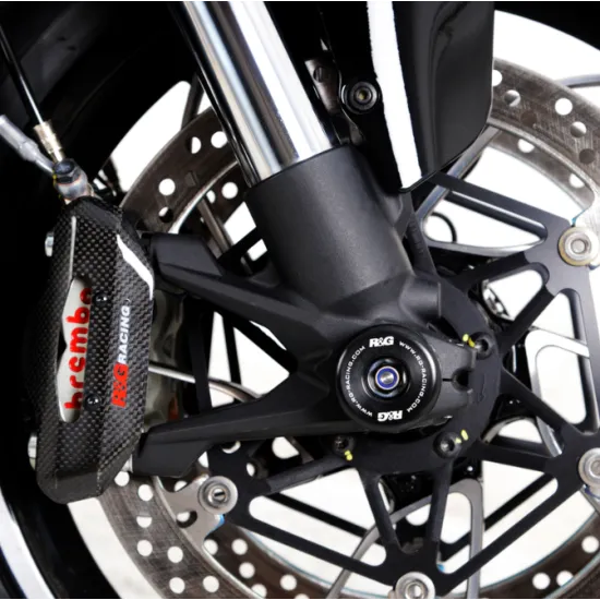 Черни анодирани краш тапи R&G Racing на оста на предното колело на Ducati Diavel V4 с двоен спирачен диск и Brembo апарат