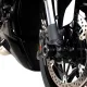 Черни анодирани краш тапи R&G Racing на оста на предното колело на Ducati Diavel V4 с двоен спирачен диск и Brembo апарат