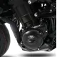 Черен матов протектор R&G Racing на ляв картер на Kawasaki Z900, монтиран върху двигателя с видимо лого и плътно прилепване