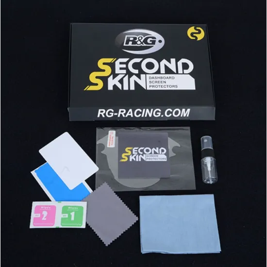 Комплект R&G Racing Second Skin в черна кутия с жълти надписи, включващ прозрачен протектор за екран, мини спрей бутилка, суедна кърпа, микрофибърна кърпа, скрепер и кърпички за почистване