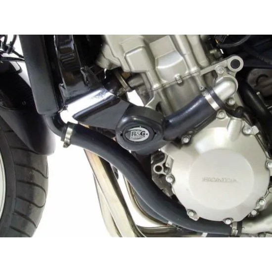 Черни краш тапи R&G Racing монтирани на сребрист двигател Honda CBF1000 с метални скоби и R&G лого