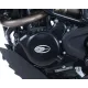 Черни протектори R&G Racing монтирани на двигател на KTM Duke 125, покриващи съединителя с бяло овално лого на марката