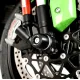 Черни конусовидни краш тапи R&G Racing монтирани на оста на Kawasaki ZX-10R със зелени елементи на мотора и спирачен диск