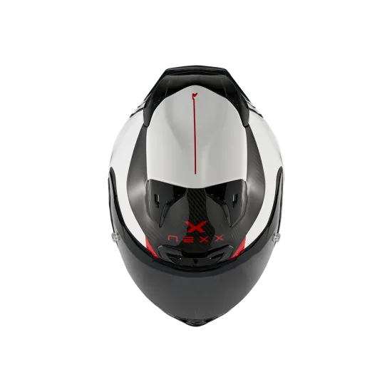 Бяла спортна каска NEXX X.R3R с карбонови панели, червени и сини акценти, аеродинамичен спойлер и множество вентилационни отвори