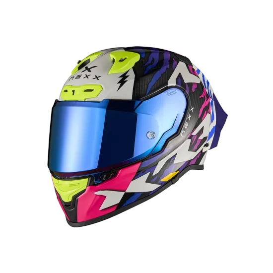 Спортна каска NEXX X.R3R с ярък дизайн в лилаво, синьо и розово, син иридиев визьор и геометрични графики