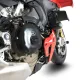 Черен протектор R&G Racing за десен двигателен капак, монтиран на червена Ducati Panigale V4, снимка отстрани