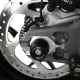 Черни краш тапи R&G Racing на задната ост на Ducati Multistrada V2 с Brembo спирачен апарат и зъбно колело