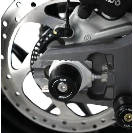 Черни краш тапи R&G Racing на задната ост на Ducati Multistrada V2 с Brembo спирачен апарат и зъбно колело