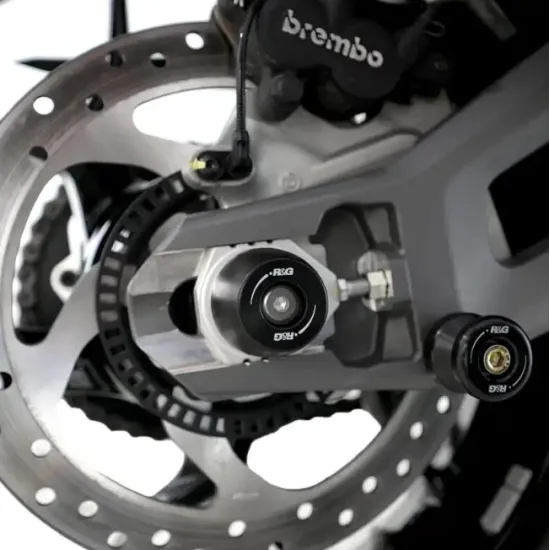 Черни краш тапи R&G Racing на задната ост на Ducati Multistrada V2 с Brembo спирачен апарат и зъбно колело