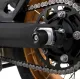 Черни краш тапи R&G Racing с алуминиево тяло и HDPE капачка, монтирани на оста на задното колело на Voge DSX 900 до