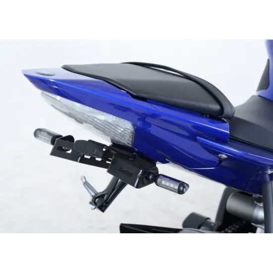 Черна алуминиева стойка за номер R&G Racing монтирана на синя Yamaha YZF-R6 с LED осветление и странични бобини