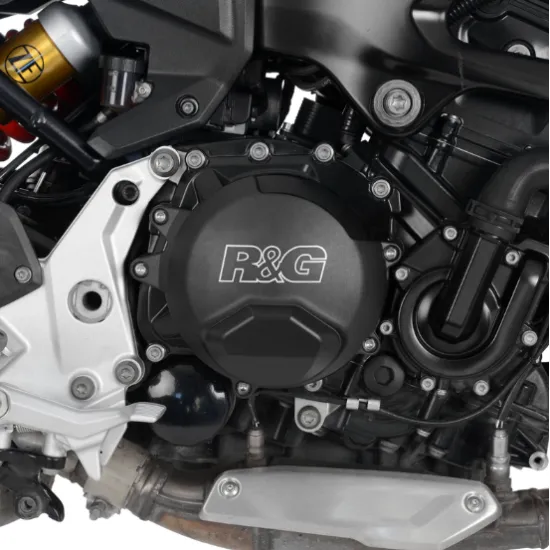Черен алуминиев протектор R&G Racing PRO за съединител на BMW F900R с лазерно гравирано лого и текстурирана повърхност,