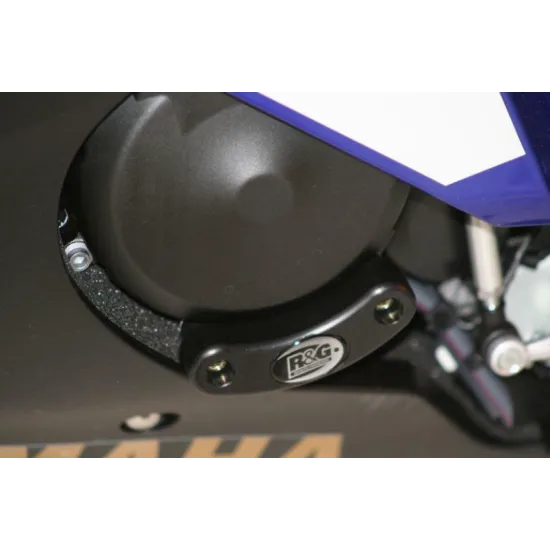 Черен R&G протектор за двигател с алуминиева скоба и два болта, монтиран на Yamaha YZF-R6 в синьо-бяло