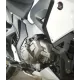 Черни краш тапи R&G Racing Aero монтирани на Honda Crosstourer, позиционирани пред обтекателя над двигателен картер с надпис