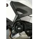 Черни краш тапи R&G Racing Aero монтирани на Honda Crosstourer, позиционирани пред обтекателя над двигателен картер с надпис