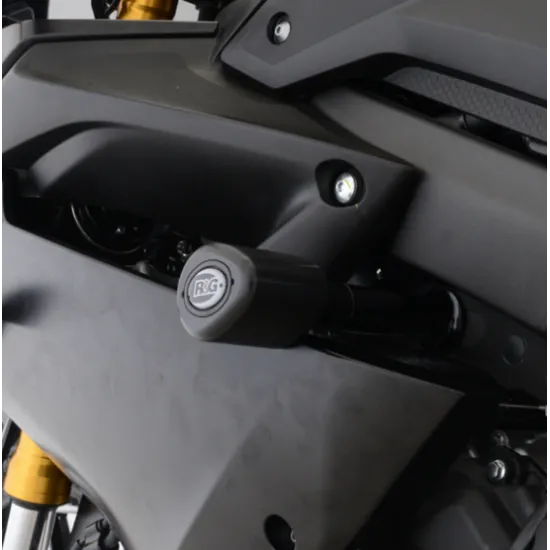 Черни краш тапи R&G Racing Aero с форма на сълза, монтирани на рамата на Yamaha YZF-R125, видимо лого R&G върху капачката