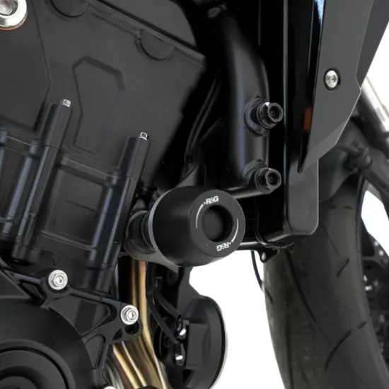 Черни краш тапи R&G Racing монтирани на двигател Honda CB1000 Hornet - цилиндричен амортисьор с бяло лого R&G, изглед от три