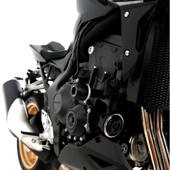 Черни краш тапи R&G Racing монтирани на двигател Honda CB1000 Hornet - цилиндричен амортисьор с бяло лого R&G, изглед от три