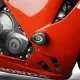 Черна краш тапа R&G Aero Style монтирана на червен обтекател Honda CBR 600RR с видимо лого R&G
