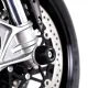 Черни краш тапи R&G Racing монтирани на оста на предното колело на Triumph Speed Triple с вилки Öhlins SV и спирачен апарат