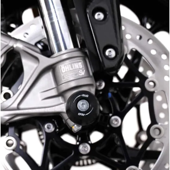 Черни краш тапи R&G Racing монтирани на оста на предното колело на Triumph Speed Triple с вилки Öhlins SV и спирачен апарат