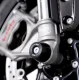 Черни краш тапи R&G Racing монтирани на оста на предното колело на Triumph Speed Triple с вилки Öhlins SV и спирачен апарат