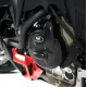 Черен протектор R&G Racing за двигател, монтиран на Ducati Panigale V4 - матово покритие, сменяем централен диск и BSB лого