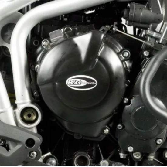 Черен матов протектор за картер R&G Racing монтиран на двигател Triumph Tiger 800 с бяло лого в центъра
