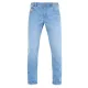 Светлосини мото дънки John Doe Pioneer Mono с slim-fit кройка, пет джоба и завит подгъв, носени с черна тениска и бели