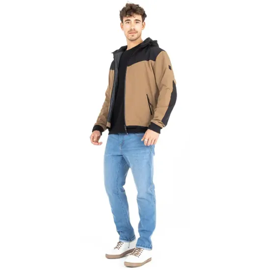 Светлосини мото дънки John Doe Pioneer Mono с slim-fit кройка, пет джоба и завит подгъв, носени с черна тениска и бели