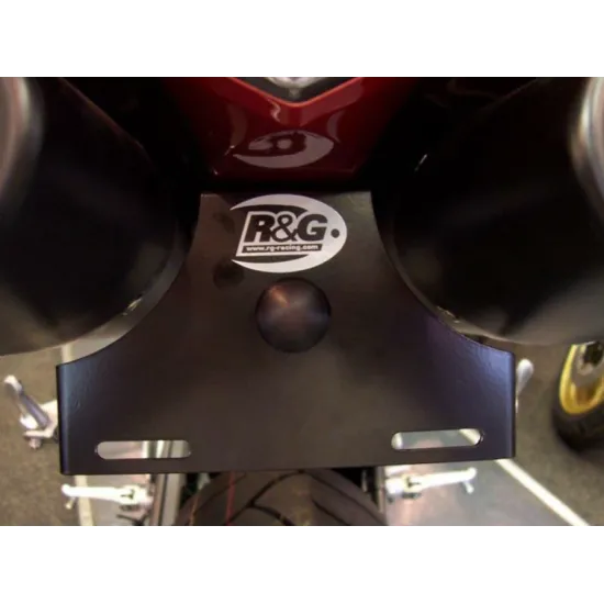 Черна стоманена стойка за номер R&G Racing с вградена светлина и два монтажни слота, Yamaha YZF-R1